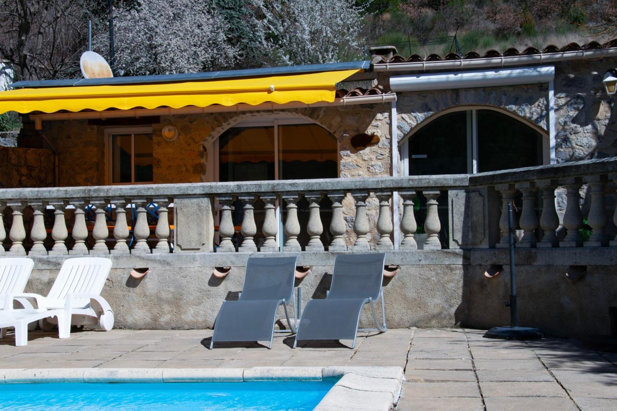 Les Grands Pres Des Baronnies Guest House La Roche-sur-le-Buis Exterior foto